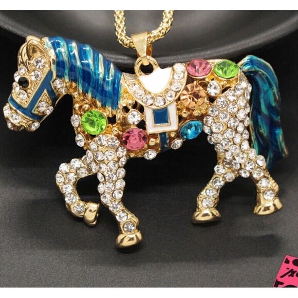 🎉 Betsey Johnson crystal embellished horse pendant necklace 🎉 - Picture 2 of 4